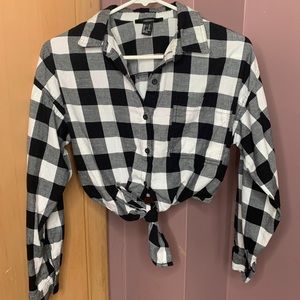 Cropped plaid top from Forever 21 🖤🤍